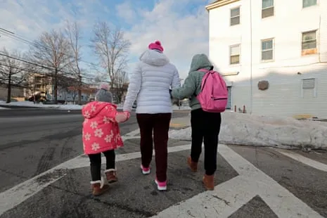 Courts Decide Opposing White House on Removing Central American Minors and Venezuelans